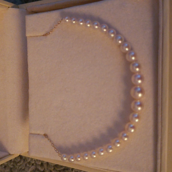 Graduated Pearls (25) necklace on 14k gold chain. From Wilson & Son, Scarsdale. - Picture 8 of 10